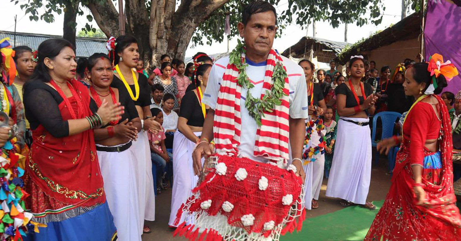 थारू समुदायको अटवारी पर्वः दिदीबहिनीका लागि व्रत लिएर मनाइँदै