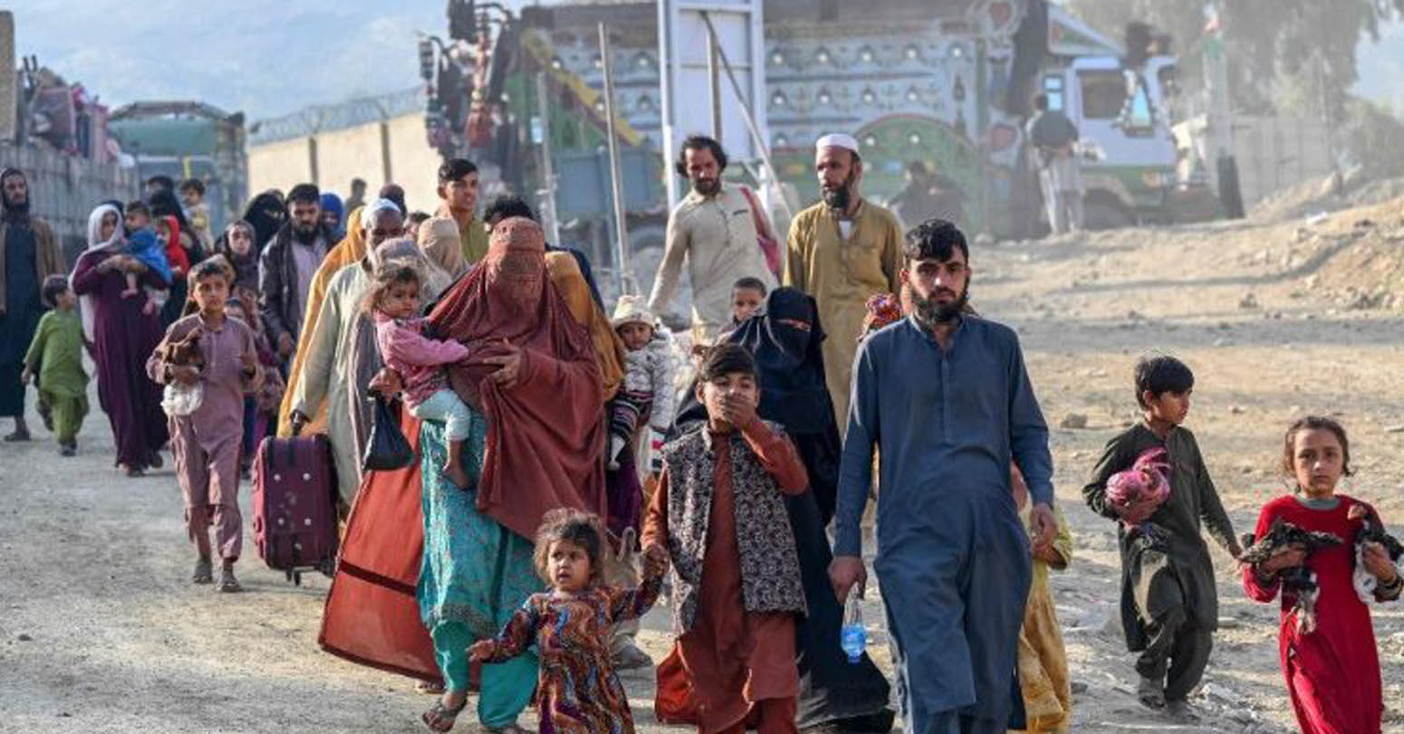 पाकिस्तान र इरानबाट करिब एक लाख १५ हजार अफगानी शरणार्थी स्वदेश फिर्ता