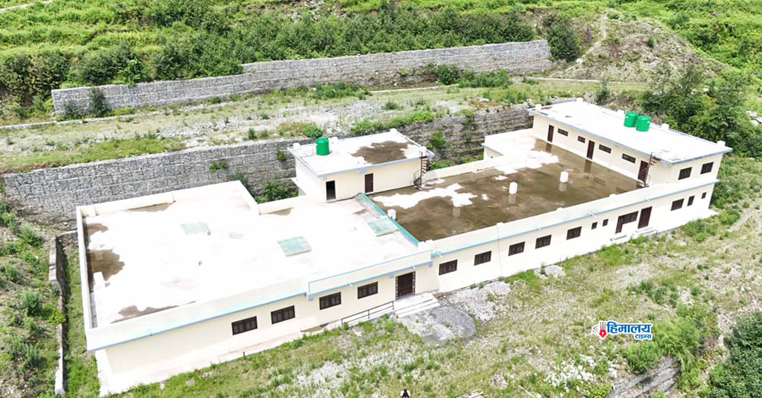 तीन वर्षदेखि दोवाको अस्पताल भवन अलपत्र : बजेट र जनशक्तिको अभाव