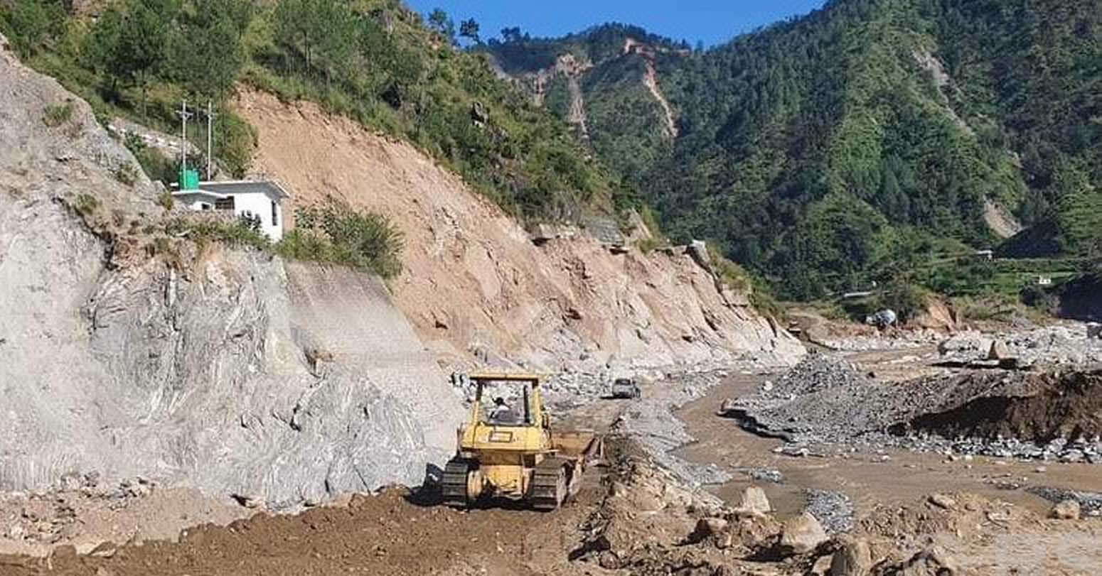 क्षतिग्रस्त विपी राजमार्ग पुन:निर्माणबारे जाइकाद्वारा निरीक्षण